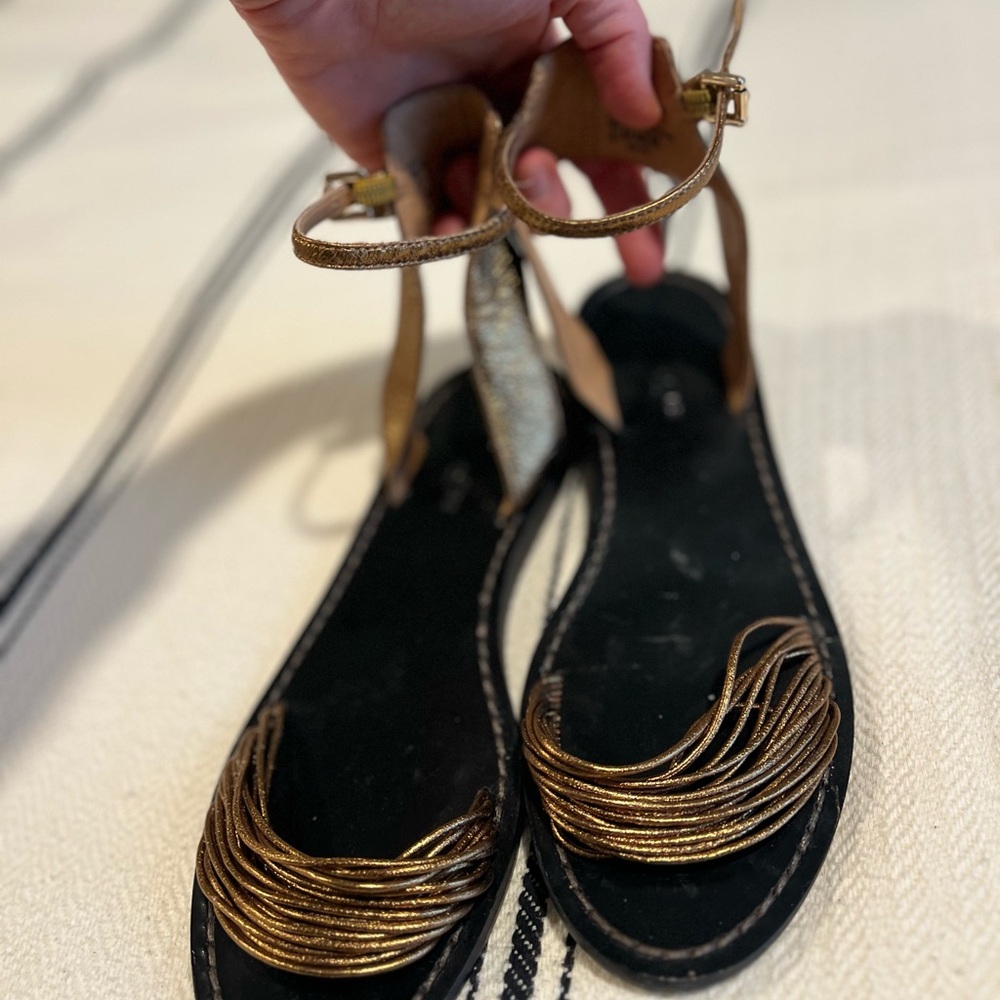 Coach Melynda Sandal, 7